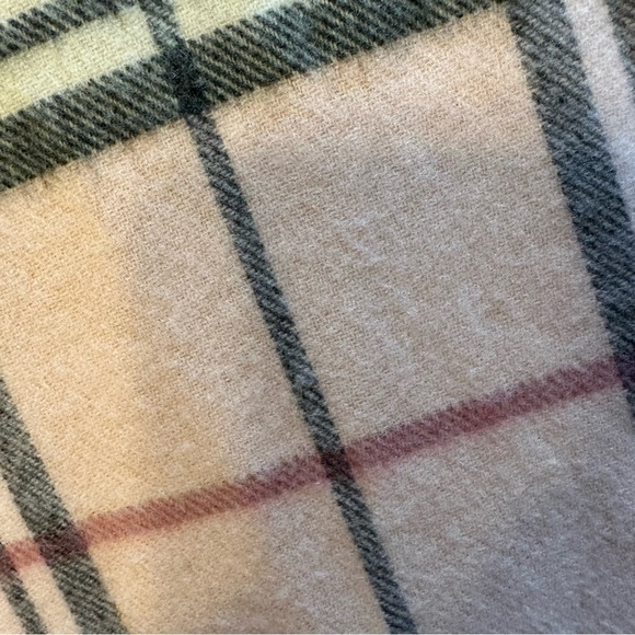 V.FRAAS Pink Plaid Pattern CASHMINK Fringe Scarf NWOT - Picture 4 of 6